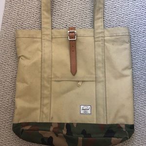 Hershel canvas tote bag medium sized.